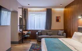 Hotel Square By Margo