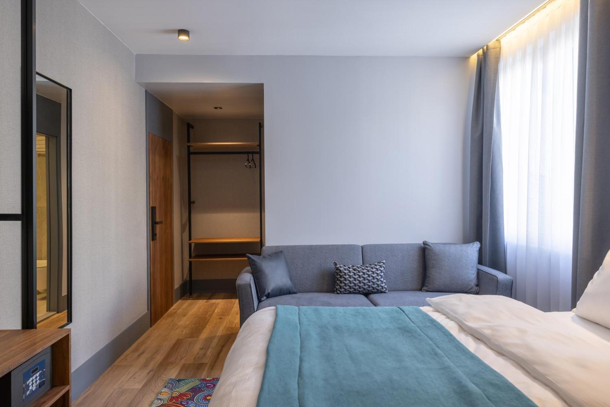 Hotel Square By Margo Pristina Exterior foto