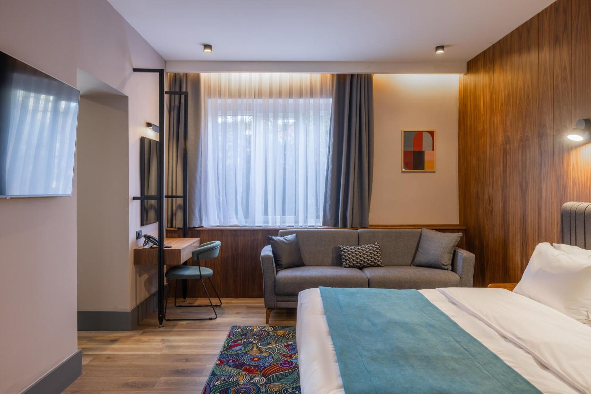 Hotel Square By Margo Pristina Exterior foto